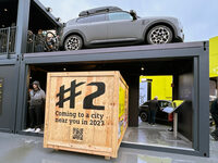 スマートの市内会場で。“真打ち”の「#2」は2027年までお預けであることが判明した。