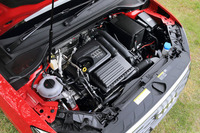 燃費を向上させる気筒休止システムを搭載する1.4リッター直4ターボエンジン。最高出力150ps、最大トルク250Nmを発生する。