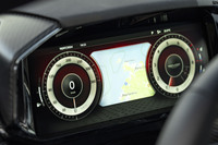 メーターパネルは10.25インチの液晶タイプ。表示する情報やグラフィックを切り替えることができる。