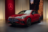 第822回:高級化と高機能化を一気に進めた4ドアクーペ メルセデスが新型「CLA」を世界初披露