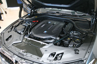 「BMW 540i」に搭載される3リッター直6ターボエンジン。