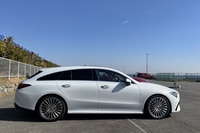 「CLAシューティングブレーク」は、コンパクトな4ドアクーペ「CLA」をベースとしたクーペライクなステーションワゴン。現行型は2代目のモデルにあたる。