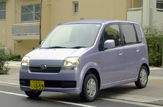 【スペック】ムーヴL(4AT):全長×全幅×全高=3395×1475×1630mm/ホイールベース=2390mm/車重=800kg/駆動方式=FF/0.66リッター直3DOHC12バルブ(58ps/7600rpm、6.5kgm/4000rpm)/車両本体価格=94.8万円(テスト車=102.8万円/CD付きカセットラジオ+4スピーカー/ABS/13インチアルミホイール)