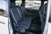 「セレナNISMO」には8人乗り仕様のみが設定される。2列目シートは3人乗りのベンチタイプ。