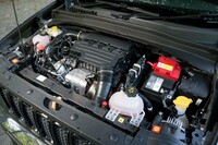 パワーユニットは1.5リッター直4ガソリンターボエンジンと、48Vモーターを内蔵した7段DCTの組み合わせ。駆動方式はFFのみで、燃費はWLTCモードで17.7km/リッターと公称されている。