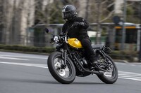 エンジンには、往年の「スズキST250E」由来の249cc空冷単気筒ユニットを搭載。まったりとしたハンドリングとも相まって、おおらかな走りが楽しめる。