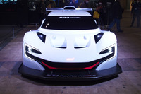 「STI E-RAコンセプト」は、独ニュルブルクリンクにおけるタイムアタックで、400秒(6分40秒)以内で周回することを当面の目標としている。