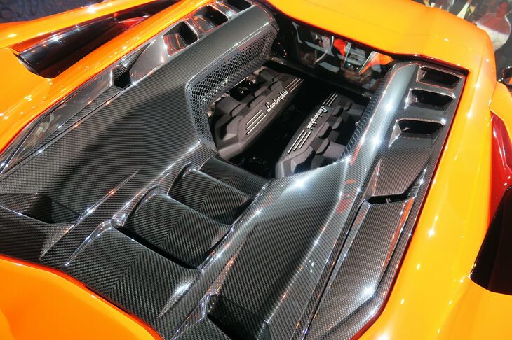 ランボルギーニ・レヴエルト(エンジンフード)