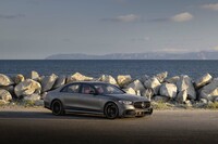 足まわりにはエアサスをベースにした「AMGライドコントロール+サスペンション」を採用。120km/h以上で自動的に車高が10mm下がる(任意の操作も可能)。