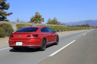 ハンドリングのよさや快適性などといった個別の性能に加え、シーンを選ばず幅広いユーザーを満足させる懐の深さ、間口の広さも、このタイヤの魅力といえそうだ。