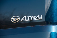 今回のモデルチェンジでは、個人使用を想定したモデルも商用の4ナンバーに登録を変更。それに伴い、車名も「アトレーワゴン」から「アトレー」に変更された。