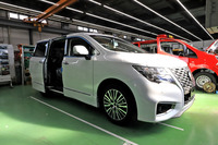 商用の特装車やオーダーメイド車などといった、特殊な車両を手がける第2工場にて、製作が進む「エルグランドVIP」。