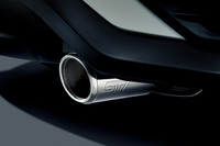 「レヴォーグSTI Sport R」に採用されるSTIのロゴ入り大型デュアルマフラーカッター。