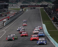 GT500クラスのスタートシーン。SUPER GTのレースがマレーシアで開催されるのは2013年以来、12年ぶりのことである。