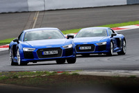 「R8クーペ V10プラス5.2 FSIクワトロ」の動力性能は0-100km/h加速が3.2秒で、最高速は330km/h。