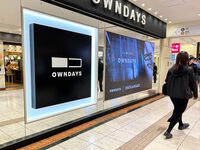 新橋駅の地下街で。そのロゴを見て「イタルデザインか?」と思ったら、アイウェア(眼鏡)の新興チェーンだった。