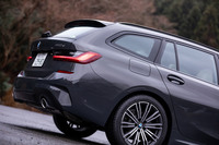 セダンの「3シリーズ」をベースにルーフを延長。リアクオーターウィンドウやテールゲートなど、これまでの「3シリーズ ツーリング」と同様のデザイン手法でエクステリアが構築されている。