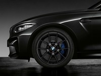 全身ブラック仕立ての「BMW M2クーペ」が100台限定発売の画像