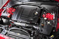 「300スポーツ」に搭載される2リッター直4ガソリンターボエンジン。最高出力300ps/5500rpm、最大トルク400Nm/1500-2000rpmを発生する。