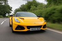 「これまでのロータスの最後」か、それとも「これからのロータスの最初」か。注目が集まる「エミーラ」の試乗記は、ロータスの本拠地である英国からギャビン・グリーンがお届けします。(photo:ロータス・カーズ)