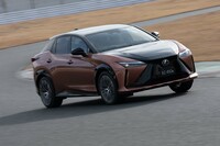 駆動用モーターの出力はフロントが204PSでリアが109PS。システム出力はこれらを合算した313PS。