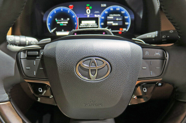 トヨタ・ヴェルファイアZプレミア(ステアリングスイッチ)