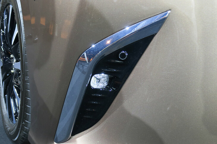 トヨタ・アルファード エグゼクティブラウンジ(フロントフォグランプ)