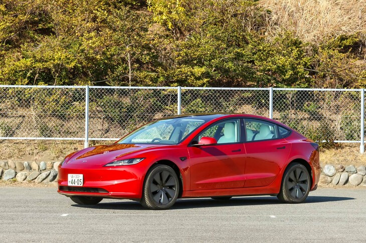 【テスラ・モデル3ロングレンジAWDのスペック】
	ボディーサイズ:全長×全幅×全高=4720×1850×1440mm/ホイールベース:2875mm/車重:1840kg/駆動方式:4WD/フロントモーター:水冷式ACインダクションモーター/リアモーター:水冷式AC永久磁石同期モーター/フロントモーター最高出力:215PS(158kW)/フロントモーター最大トルク:240N・m(24.4kgf・m)/リアモーター最高出力:283PS(208kW)/リアモーター最大トルク:350N・m(35.7kgf・m)/タイヤ:(前)235/45R18/(後)235/45R18(ノキアン・ハッカペリッタR5 EV)/一充電走行距離:706km(WLTCモード)/交流電力量消費率:129Wh/km/価格:621万9000円