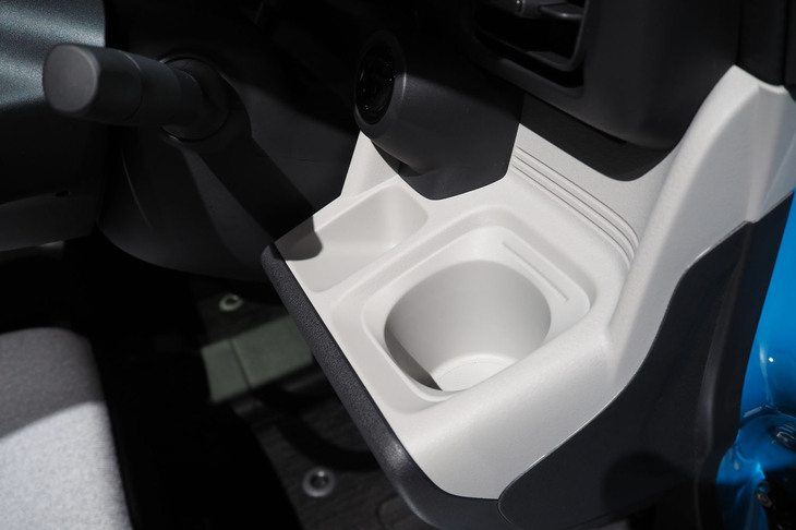 ホンダN-ONE e:(カップホルダー)