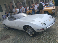 ベルトーネ時代のジョルジェット・ジウジアーロ氏による1963年「シボレー・コーヴェア テスチュード」。ベース車両のフラット6エンジンのサウンドを響かせて快走した。