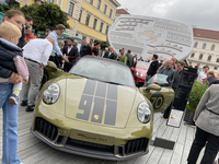 ポルシェはスケジュールどおりに「911ターボS」を発表。これは1970年代から1980年代初頭のエッセンスを体現したという限定車の「911スピリット70」。