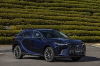2.5リッターエンジンがベースのプラグインハイブリッドモデル「RX450h+」は、86kmのEV走行が可能。