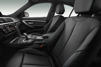 ブラックのダコタレザーで仕立てられた、「3シリーズ Mスポーツ Edition Shadow」のインテリア。