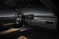 改良型「レクサスUX」では、予防安全技術の機能拡充と最新のマルチメディアシステムなど先進装備の進化がうたわれている。