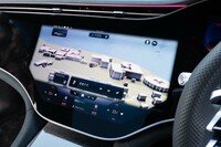 センターのメディアディスプレイはナビゲーションのほか、エアコンや予防安全装備の設定も一括してつかさどる。