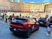 ウィンドウとグリーンハウスのグラフィック処理は、意見が分かれるところであろう。しかし中世の建築物と対峙(たいじ)するだけのマッス感は十分にあると感じられた。