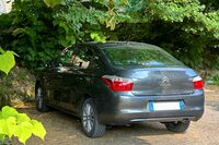 ダチアの普及には及ばないが、このようなクルマも。「シトロエンC-エリゼー」。主に東欧および中国で販売されている。2023年6月、シエナで撮影。