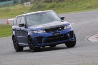 ランドローバー・レンジローバー スポーツSVR
ボディーサイズ:全長×全幅×全高=4880×1985×1800mm/ホイールベース:2920mm/車重:2450kg/駆動方式:4WD/エンジン:5リッターV8 DOHC 32バルブ スーパーチャージャー付き/トランスミッション:8段AT/最高出力:575PS(423kW)/6500rpm/最大トルク:700N・m(71.4kgf・m)/3500-5000rpm/タイヤ:(前)295/40R22 (後)295/40R22/価格:1723万円