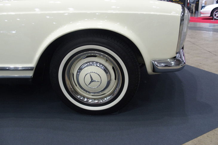 メルセデス・ベンツ230SL(1967年)