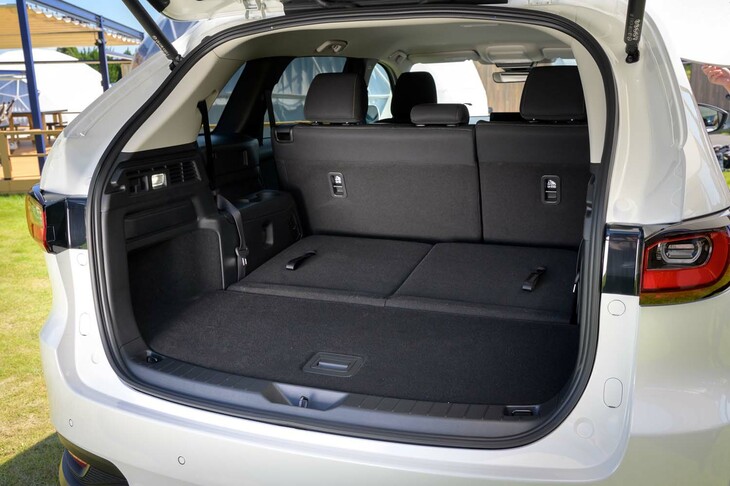 マツダCX-80 XD Sパッケージ(ラゲッジスペース)