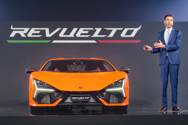 車両の特徴について説明するマッテオ・オルテンツィ氏。