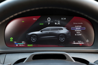 ドライブモードは「ノーマル」「スポーツ」「エコ」「リアコンフォート」に「カスタム」を加えた全5種類が設定されている。