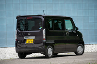 全車が4ナンバー軽貨物自動車登録となる「N-VAN」は、5ナンバー軽自動車よりも自動車税がお得。一方、商用車としての観点から見ると、4ナンバー普通貨物車の車検有効期間が初回2年、その後は1年であるのに対し、N-VANは2回目以降も2年と、こちらもお得だ。