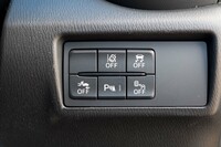 「KPC」はダイナミックスタビリティーコントロール(DSC)を活用したシステムのため、DSCをオフにするとKPCも自動的にオフになる。