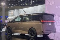 日産ブースで次期「エルグランド」を拝む。「トヨタ・アルファード」に一矢報いることを期待したい。