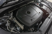 2リッター直4ターボ+スーパーチャージャーエンジンは320psと400Nmを発生する。JC08モード燃費は12.5km/リッター。