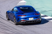 THE MAGARIGAWA CLUBのコースを走行する「AMG GT63 S Eパフォーマンス クーペ」。2リッター直4ガソリンターボエンジン並みのスペックを誇るモーターが適宜プッシュしてくれるので、低速コーナーからの脱出も小気味よい。