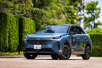 2025年7月に導入が発表された新型「プジョー3008」。3008は全世界で累計132万台以上を販売したプジョーが誇るCセグメントSUVで、今回のモデルは、2010年6月に発売された初代モデルから数えて3代目にあたる。