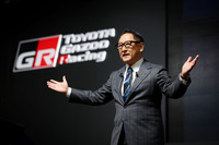 2024年の東京オートサロンには“普通のクルマ好きのオジサン”として登場したトヨタ自動車の豊田章男会長。トヨタのなかで新たなエンジンを開発するプロジェクトがスタートしたことを明らかにした。