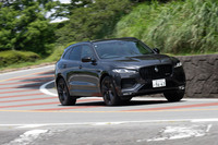 2024年5月にはジャガーブランドの設立90周年記念モデルが新グレードとして追加された。ただしプラグインハイブリッドの「P400e」は選べない。